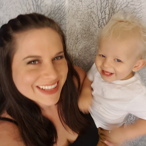 Meet your Posher, Rae - Picture 3 of 4